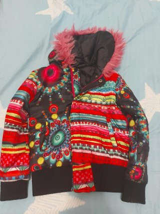 Lote Chaqueta Desigual multicolor y roja