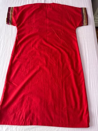 Túnica Egipcia Bordada Roja y Dorada
