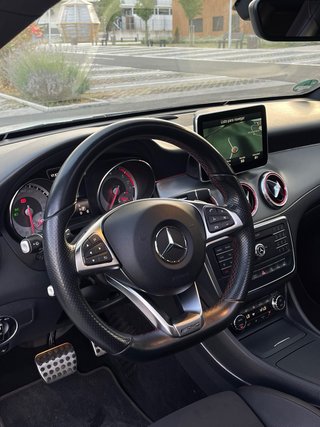 Mercedes-Benz Clase CLA220d AMG 177cv TECHO+BUQUET