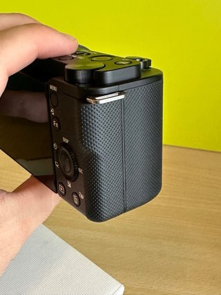 Sony ZV-E10 – Como nueva (Solo 5 usos en estudio)