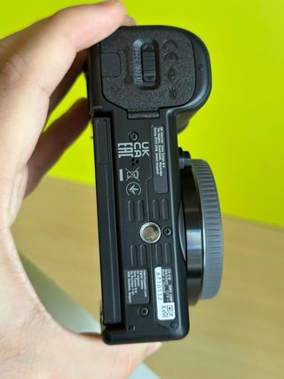 Sony ZV-E10 – Como nueva (Solo 5 usos en estudio)