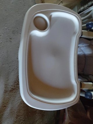 Trona de bebé con bandeja y arnés