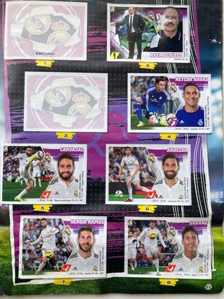 Álbum Liga 2015-16 con cromo de Messi.