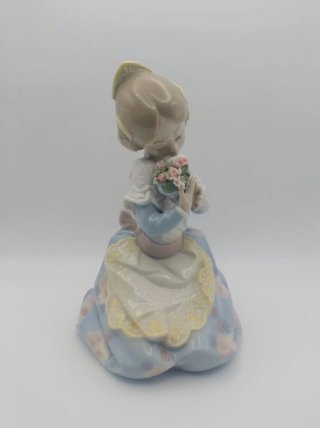 Statuetta Lladró #5868 Valenciana Mimosa