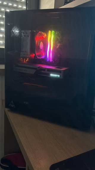 Torre Gaming Gigabyte RGB