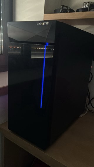 Torre Gaming Gigabyte RGB