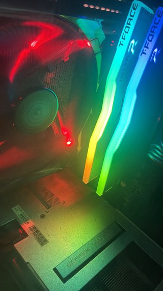 Torre Gaming Gigabyte RGB