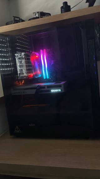 Torre Gaming Gigabyte RGB