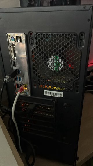 Torre Gaming Gigabyte RGB
