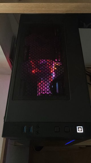 Torre Gaming Gigabyte RGB