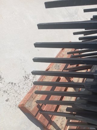 Sillas de plástico negras apilables