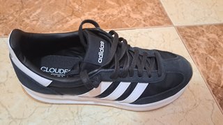 Zapatillas Adidas Negras y Blancas