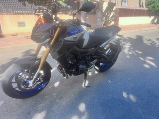 Yamaha MT-09 SP Gris y Azul