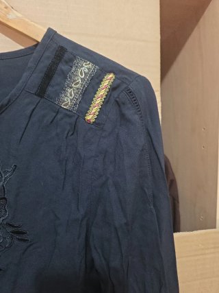 Camiseta Desigual negra bordada Talla S