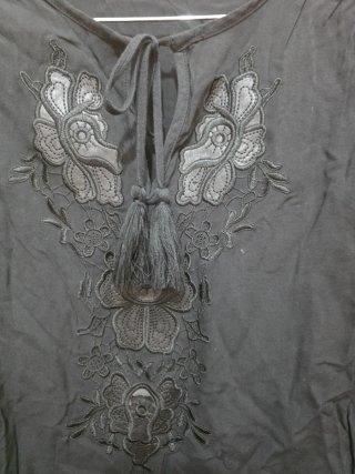 Camiseta Desigual negra bordada Talla S