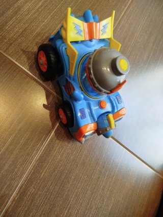 Coche Superthings