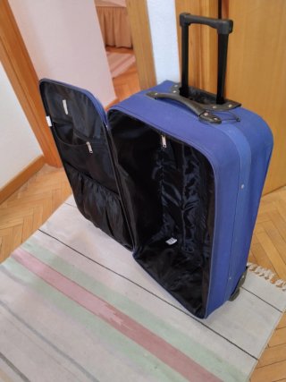 Maleta de viaje con ruedas azul