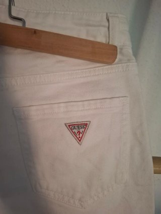 Pantalón corto blanco Guess