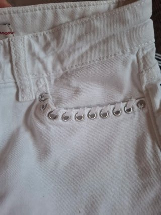 Pantalón corto blanco Guess