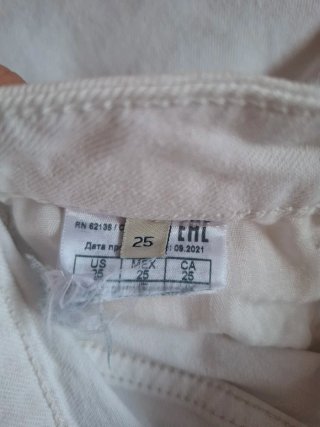 Pantalón corto blanco Guess