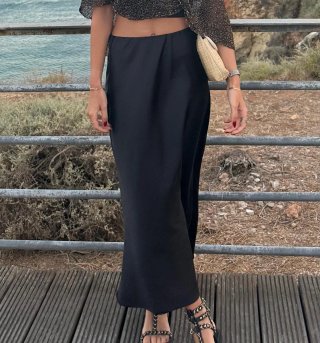 Falda larga satinada negra