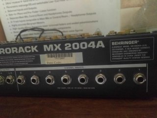 Mesa de Mezclas Behringer MX 2004A