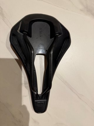 Sillín Fizi:k Vento Argo Carbon 140mm
