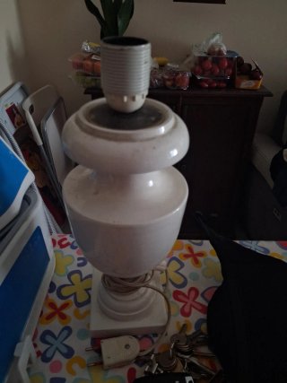 Lampada da tavolo bianca