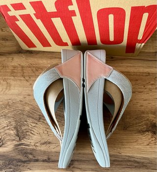 Sandalias de cuña Fitflop plateadas