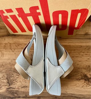 Sandalias de cuña Fitflop plateadas