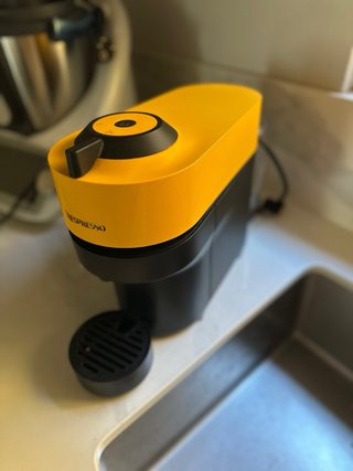 Cafetera Nespresso Vertuo Amarilla