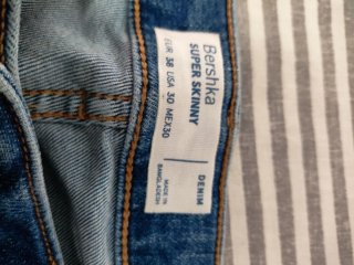 Pantalón vaquero Bershka azul