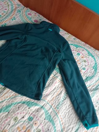 Chaqueta polar azul verdoso