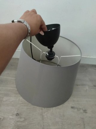 Lámpara de techo Ikea gris y negra