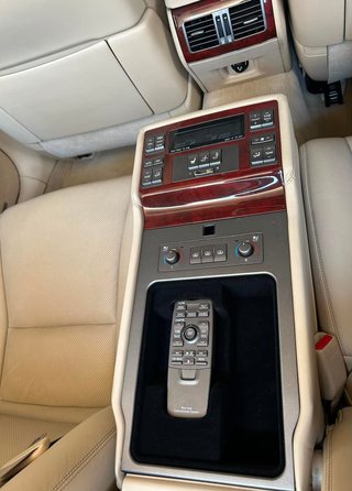 Lexus LS 600h Corto Ambassador