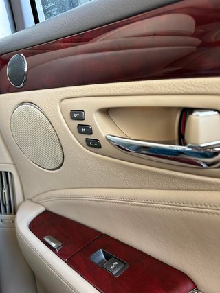 Lexus LS 600h Corto Ambassador