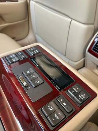 Lexus LS 600h Corto Ambassador
