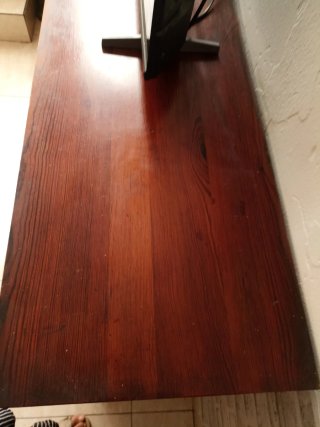 Mueble de madera con puertas y cajones