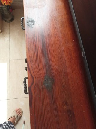 Mueble de madera con puertas y cajones