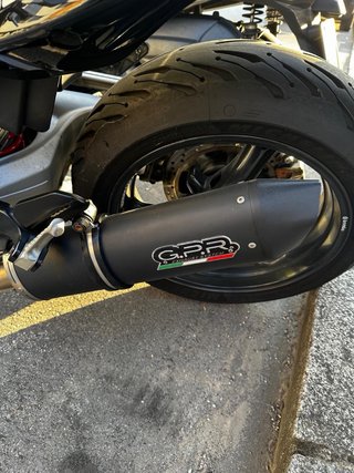 Moto Guzzi 1200 Sport Negra y Blanca