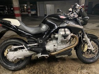 Moto Guzzi 1200 Sport Negra y Blanca