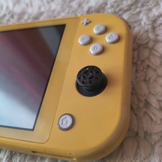 Nintendo Switch Lite Gialla + 2 Controller Pro