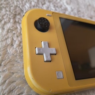 Nintendo Switch Lite Gialla + 2 Controller Pro