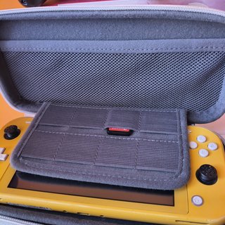 Nintendo Switch Lite Gialla + 2 Controller Pro