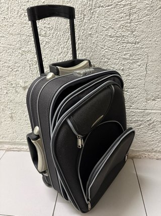 Maleta de cabina negra
