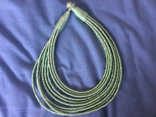 Collar verde