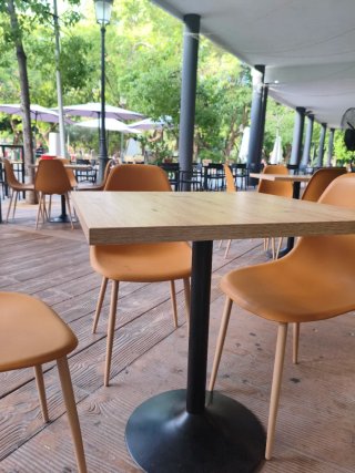 Silla de exterior color beige