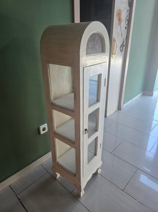 Armario vitrina estrecho vintage madera y cristal