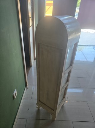 Armario vitrina estrecho vintage madera y cristal
