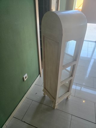 Armario vitrina estrecho vintage madera y cristal